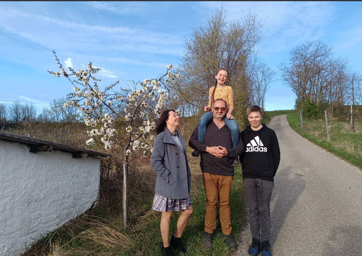 Familienfoto im Weingarten